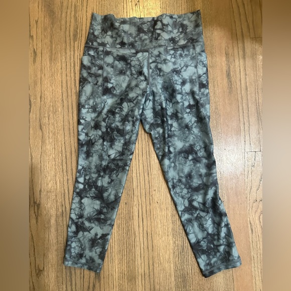 Athleta Pants - Athleta Salutation Stash Pocket Printed 7/8 Tight-Size Large
